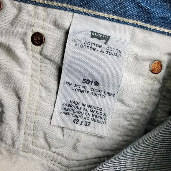 Levi's 501 Men's Original Fit Button Fly Medium Wash Blue Jeans 42x32 - Picture 7 of 12